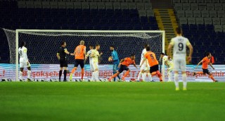 Spor Toto Süper Lig: M.Başakşehir: 1 – Fenerbahçe: 0 (İlk yarı)