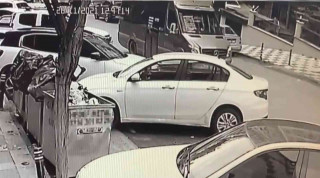 Ümraniye’de yolcu dolu minibüsün şoförü bayıldı, araç kontrolden çıktı: 2 yaralı